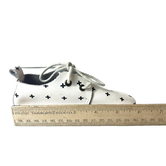 Piper Finn Little Kids Infants 7 Soft Leather White Cross Print Moccasin Lace Up - Picture 10 of 13